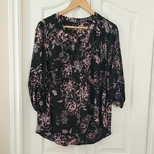 Torrid 1X Blk/Pink Floral V neck 3/4 Roll up Sleeve
